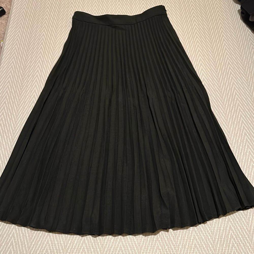Pleated midi skirt